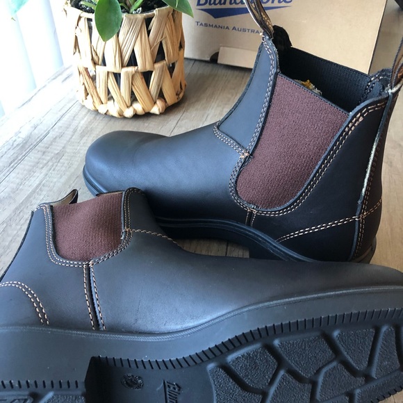 Hand-Embroidered Blundstone Boots - Picture 5 of 10